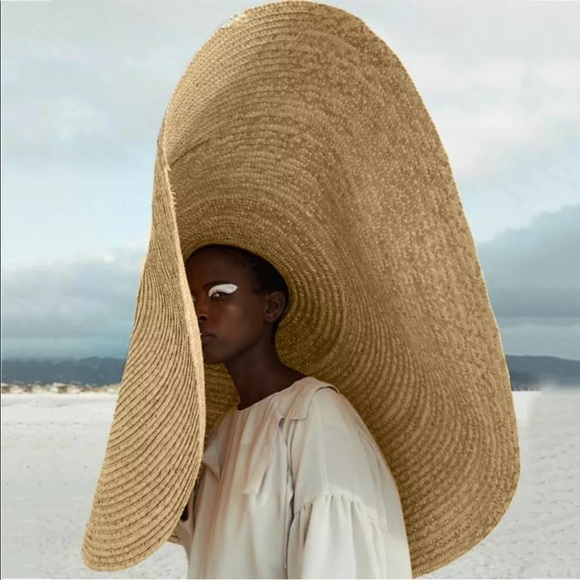 Huge hat wide brimmed straw beige resort beach - Picture 12 of 13